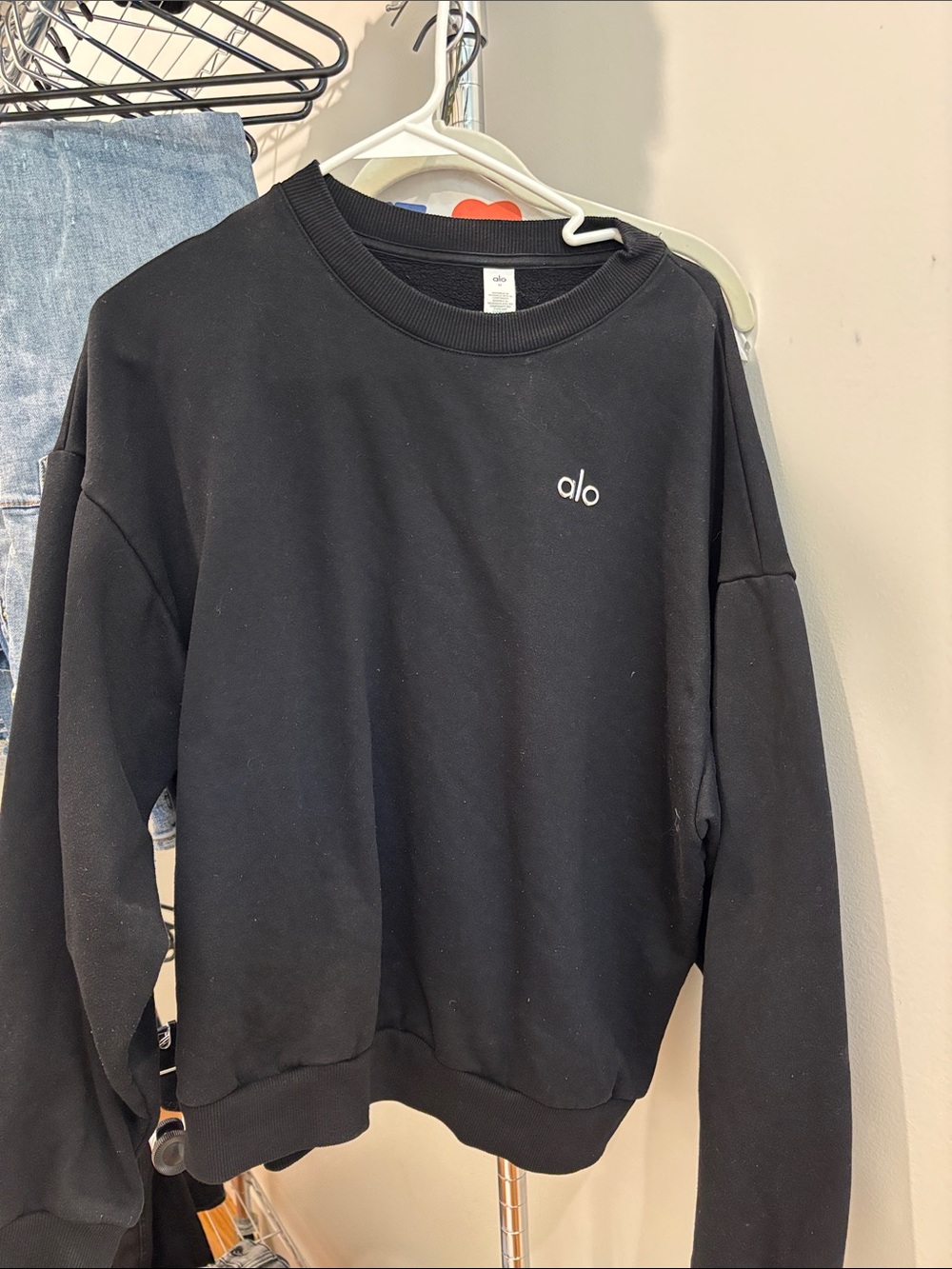 Black alo crew neck sweat shirt